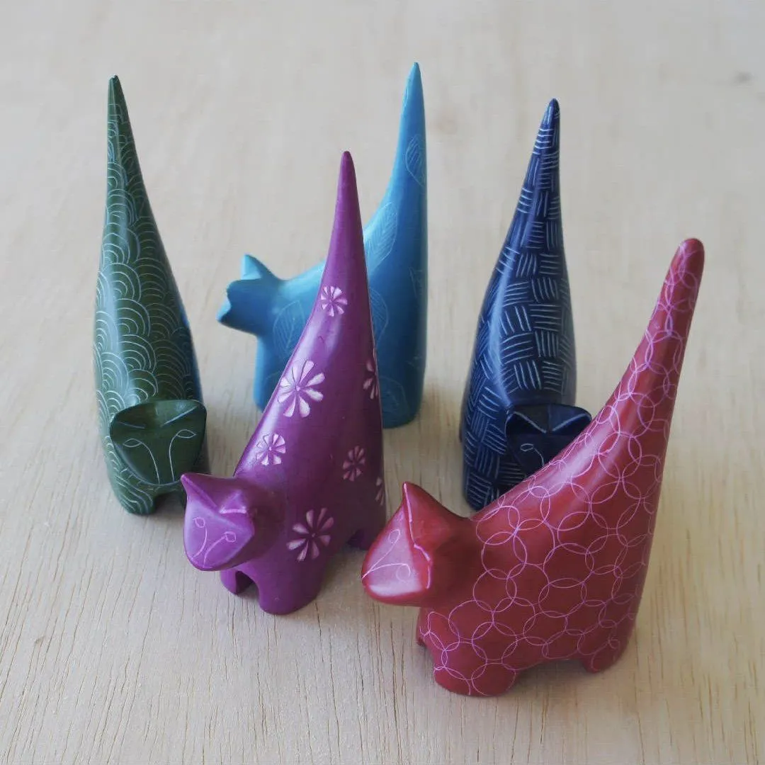Akija™ Soapstone Tail up Cat