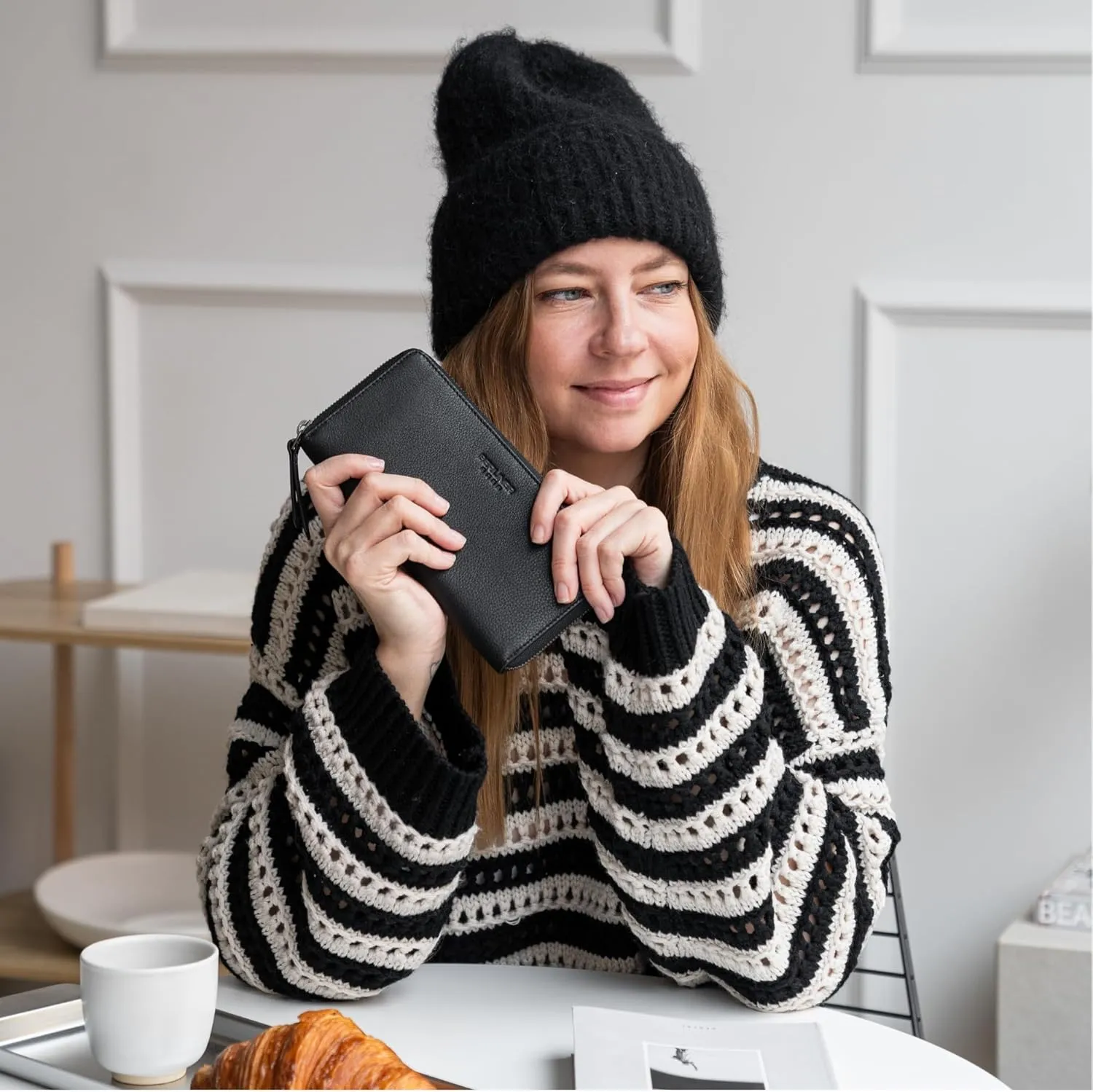 BERLINER BAGS Premium Genuine Leather Wallet Margo, RFID Blocking Credit Card Holder, Slim Womens Wallet, Zip Around Wallet for 13 Cards and ID window, Bills, Coins - Black