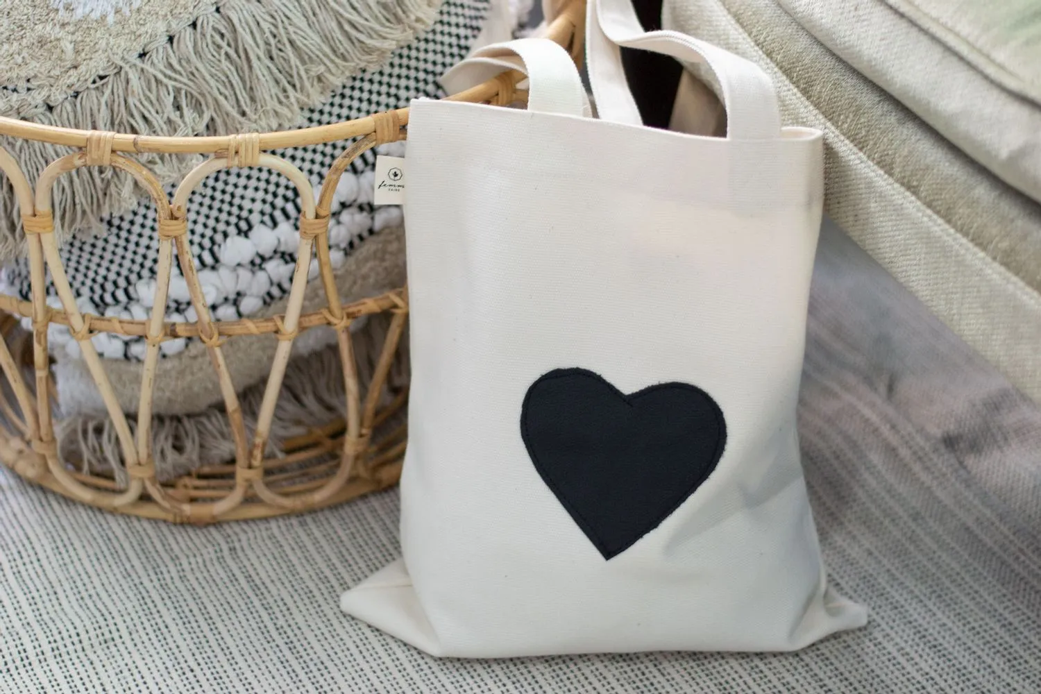 Love Tote-black